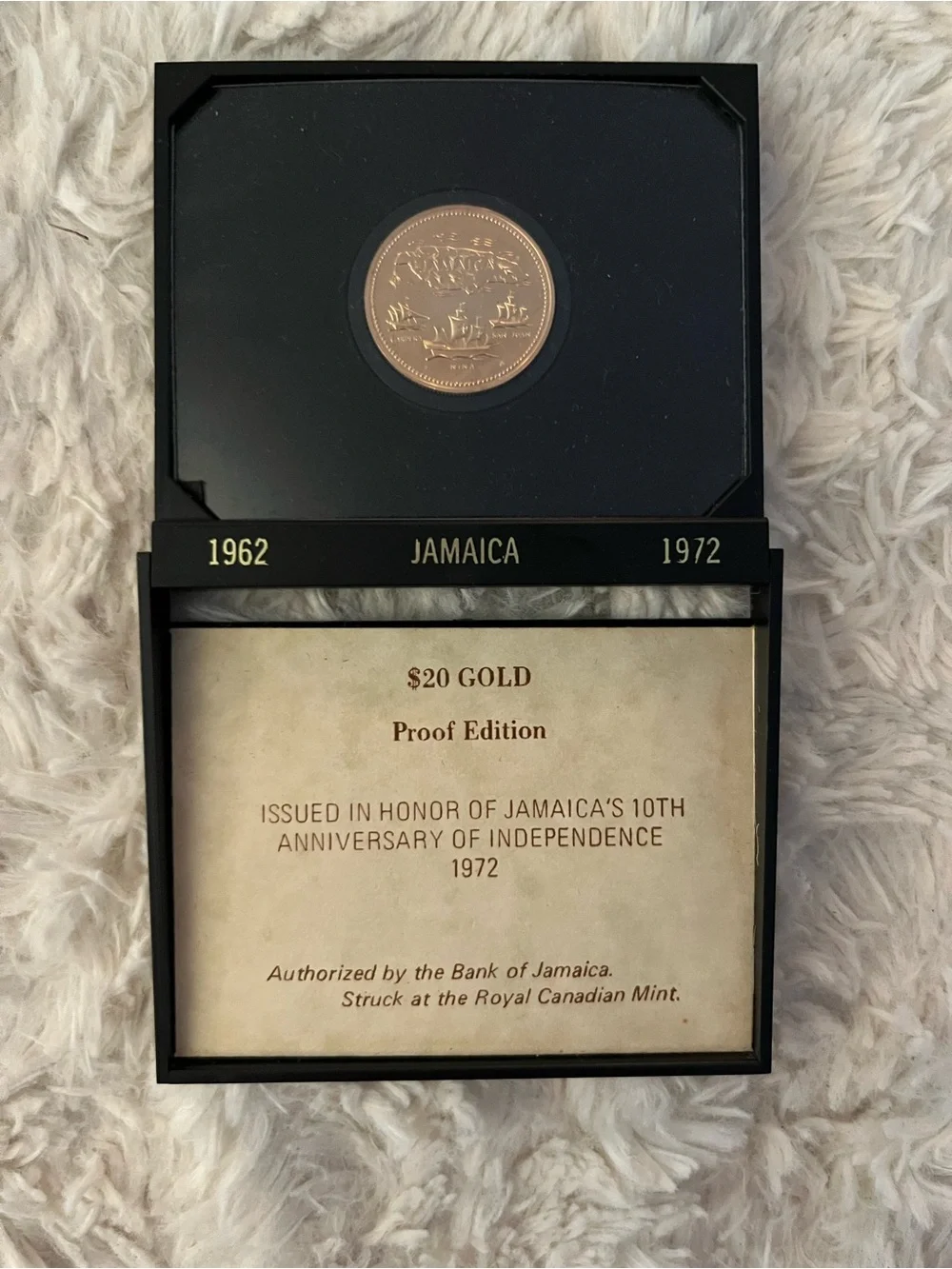 Jamaica 1972 $20 Gold Proof Edition Collectible Display - Black